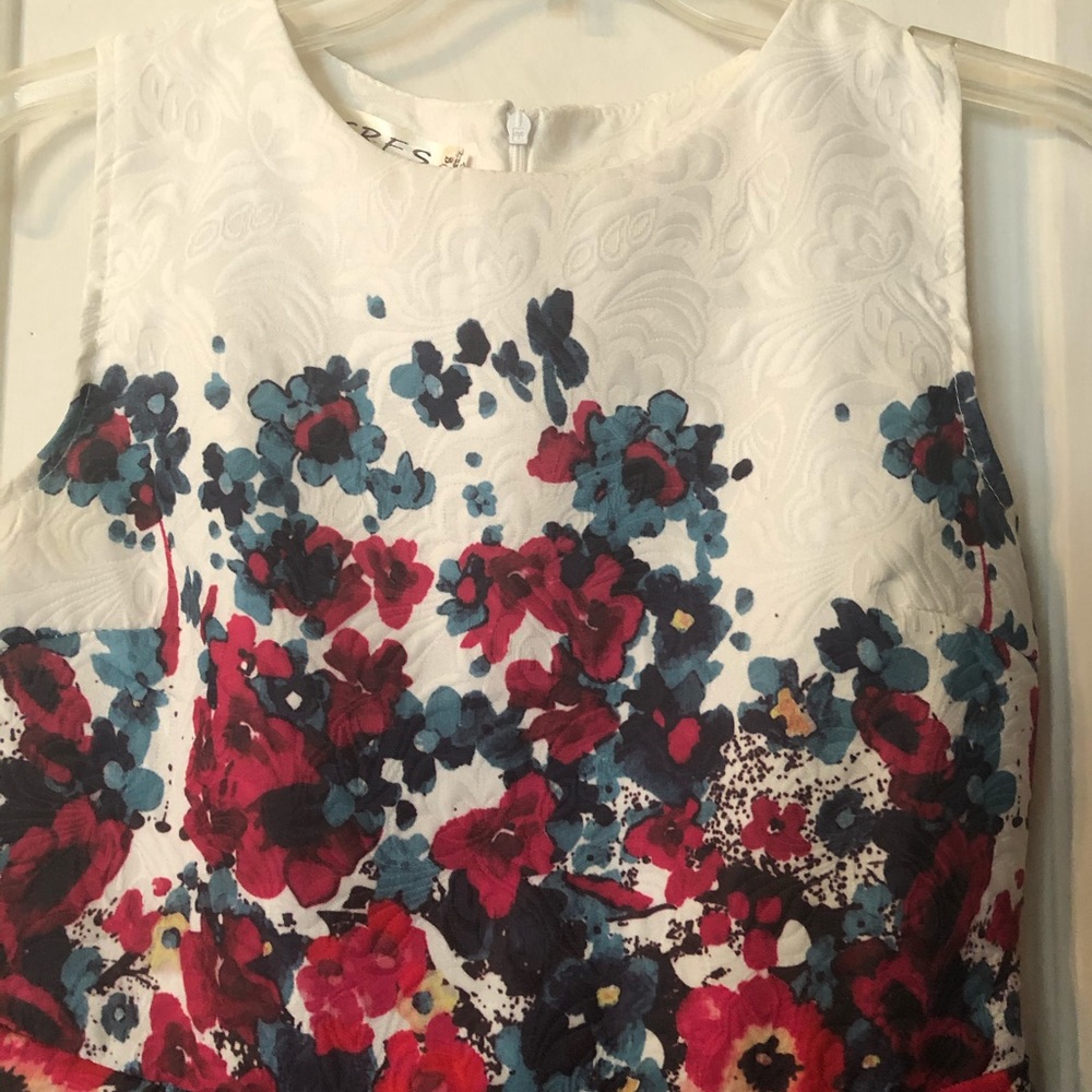 ⭐️ Dress - Picture 3 of 5